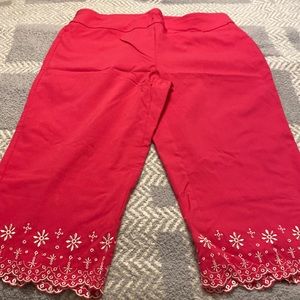 Avenue Size 16 pink capris with white embroidered edging